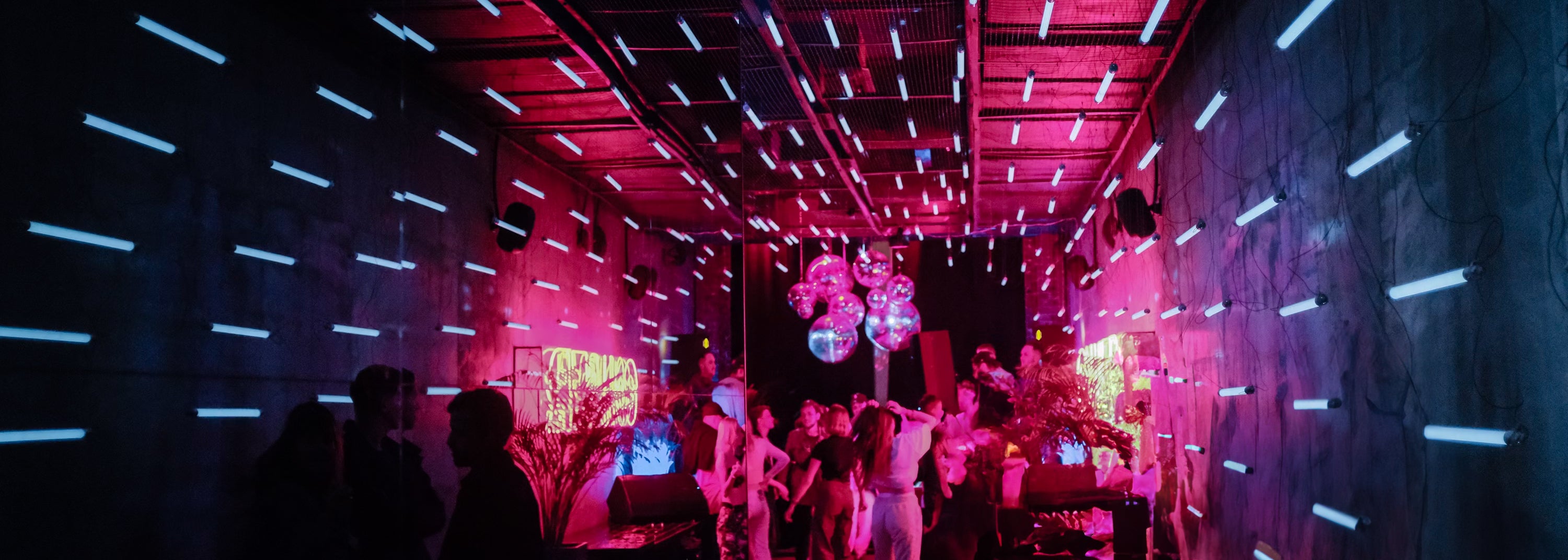 The-Importance-of-Disco-Lights-for-Elevating-the-Party-Atmosphere Discotec Ltd
